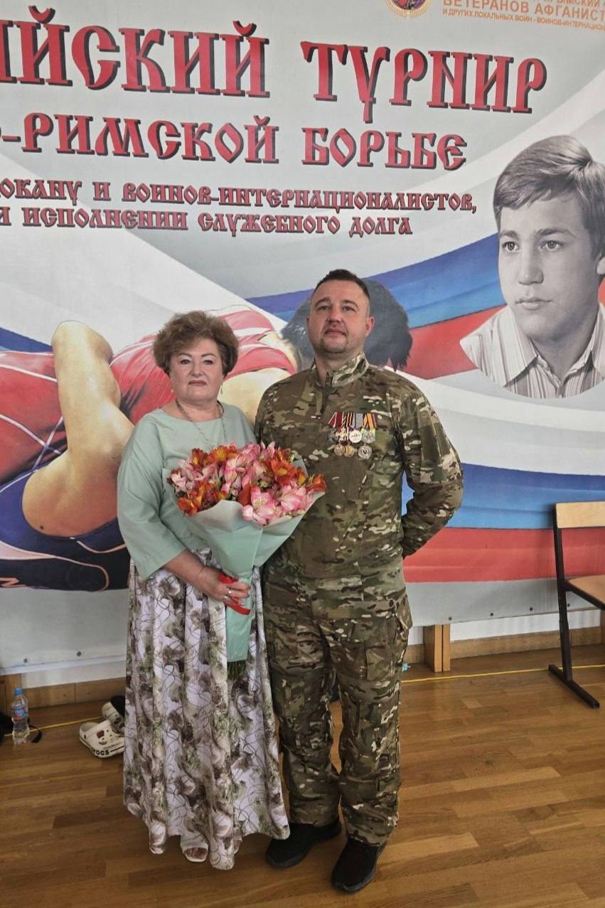 Євген Мокану з мамою на турнірі пам&rsquo;яті батька